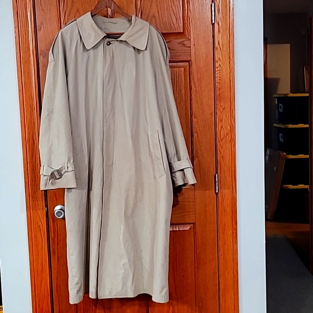 Mens London Fog Trench Coat size 46 R